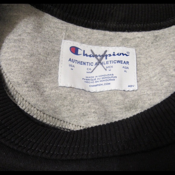 Champion New Crewneck Sweatshirt  Black 🔥 - Picture 3 of 3